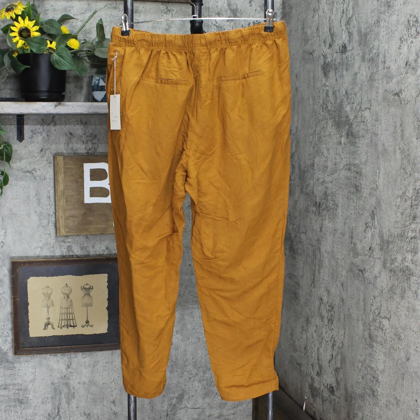 A New Day Women's High-Rise Ankle Length Jogger Pants 79313402 Orange XL