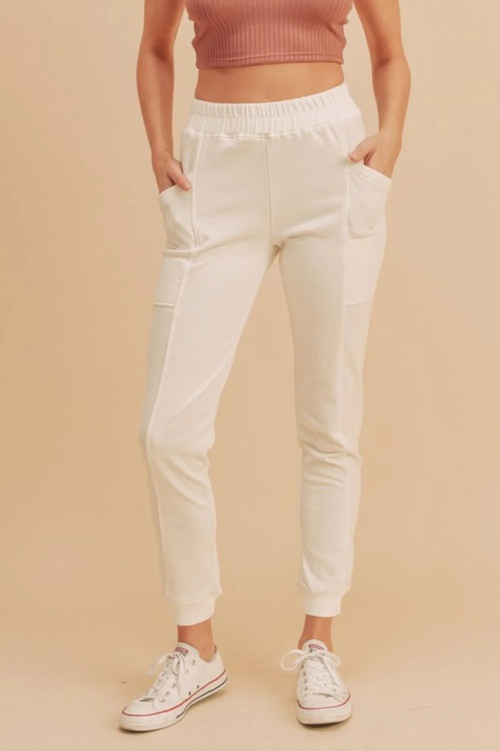 Aemi   Co Elastic Waist Joggers with Pockets
