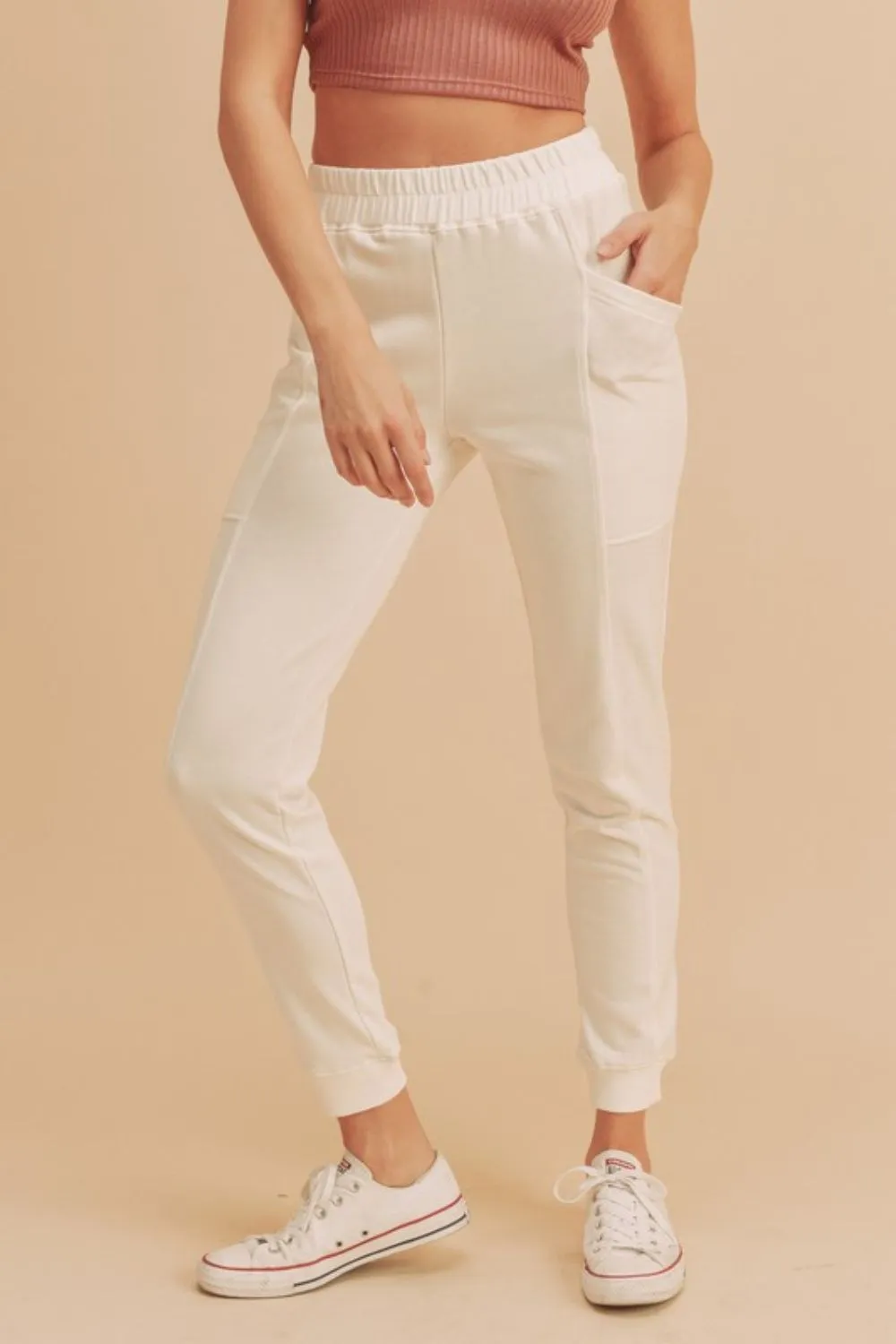 Aemi   Co Elastic Waist Joggers with Pockets