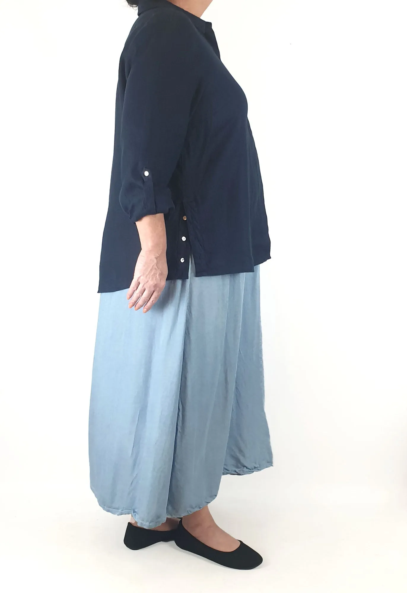 Blue Illusion navy linen top size 3L (best fits 16-18)