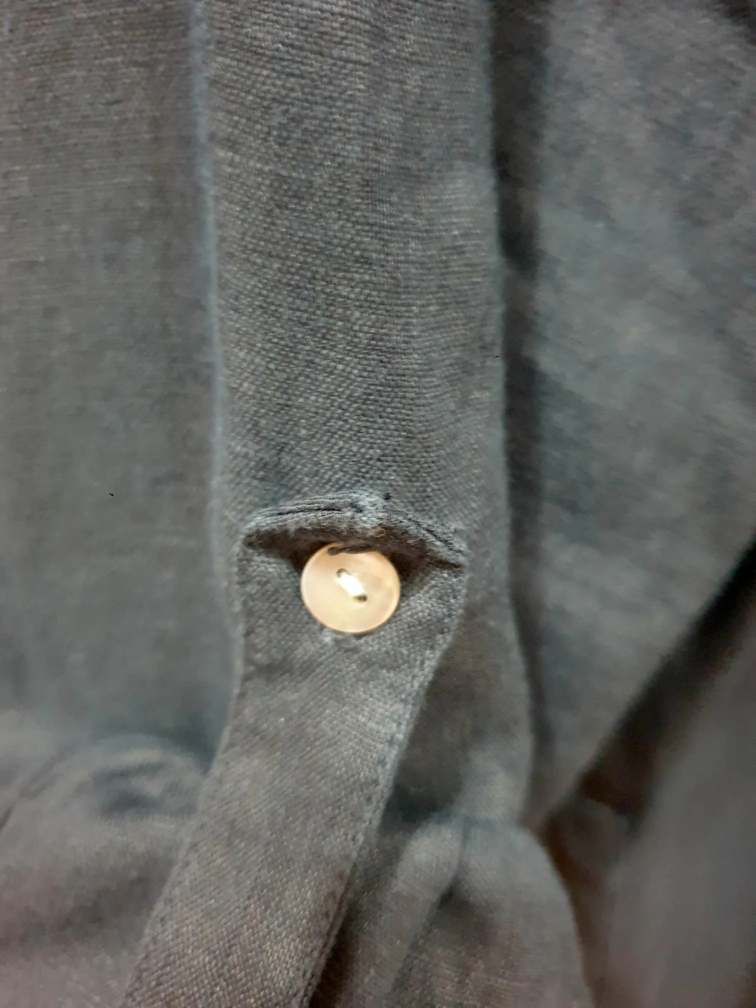Blue Illusion navy linen top size 3L (best fits 16-18)