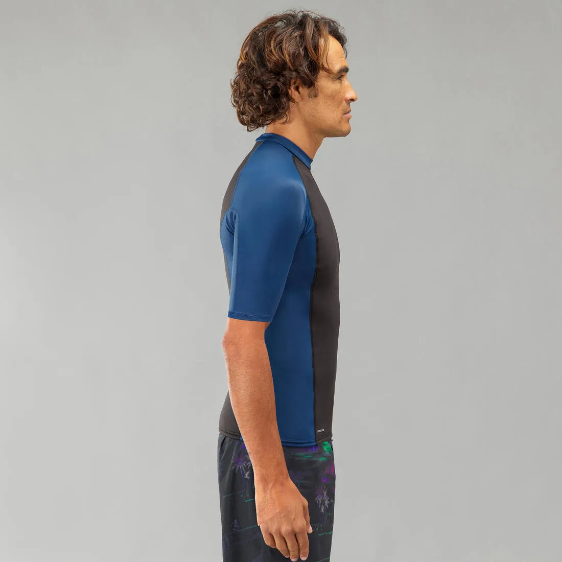 Men's surfing short-sleeved neoprene thermal anti-UV T-shirt top.