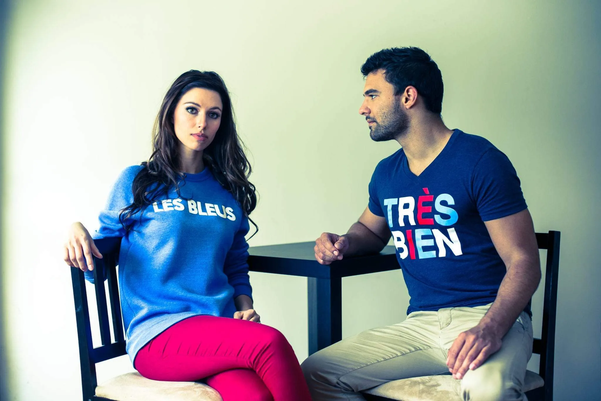 Très Bien Heather Navy Blue V-Neck T-Shirt