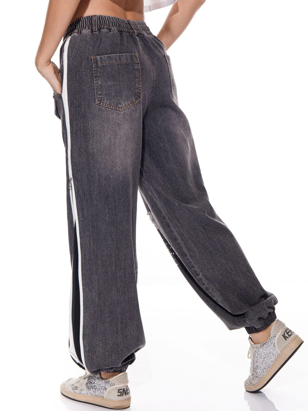 WOMEN'S ELASTIC WAIST STUDS FRONT POCKETS WASHED JOGGER DENIM PANTS